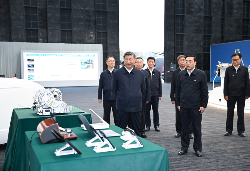 10月17日至18日，中共中央總書記、國家主席、中央軍委主席習(xí)近平在安徽考察。這是17日下午，習(xí)近平在合肥濱湖科學(xué)城察看安徽省重大科技創(chuàng)新成果集中展示。